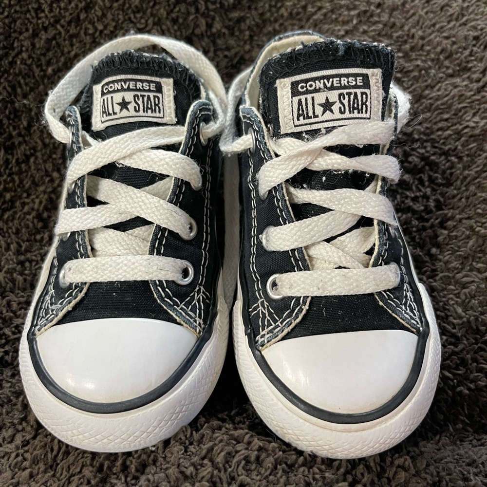 Black low top Converse All Star size 7 toddler